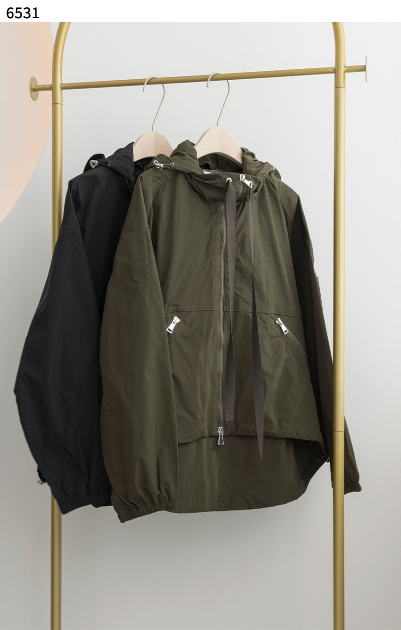 몽클레어 [MONCLER] 나일론 여성 바람막이 신상입고
