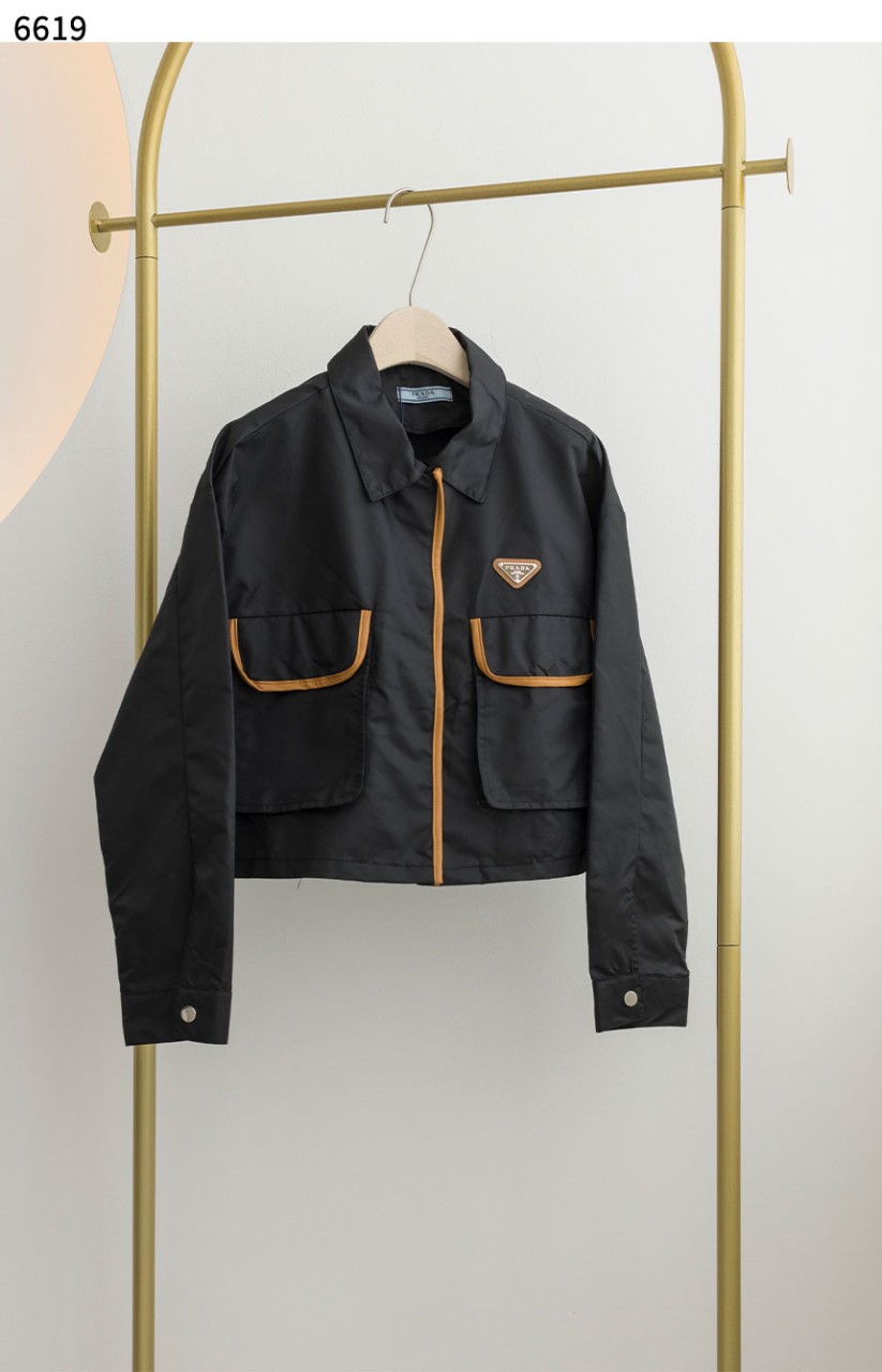 프라다 [PRADA]  Re-Nylon logo-appliqué cropped jacket 신상입고