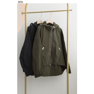 몽클레어 [MONCLER] 나일론 여성 바람막이 신상입고