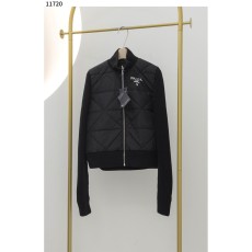 프라다 [PRADA] 로고 하이넥 니트 패딩 가디건 신상입고