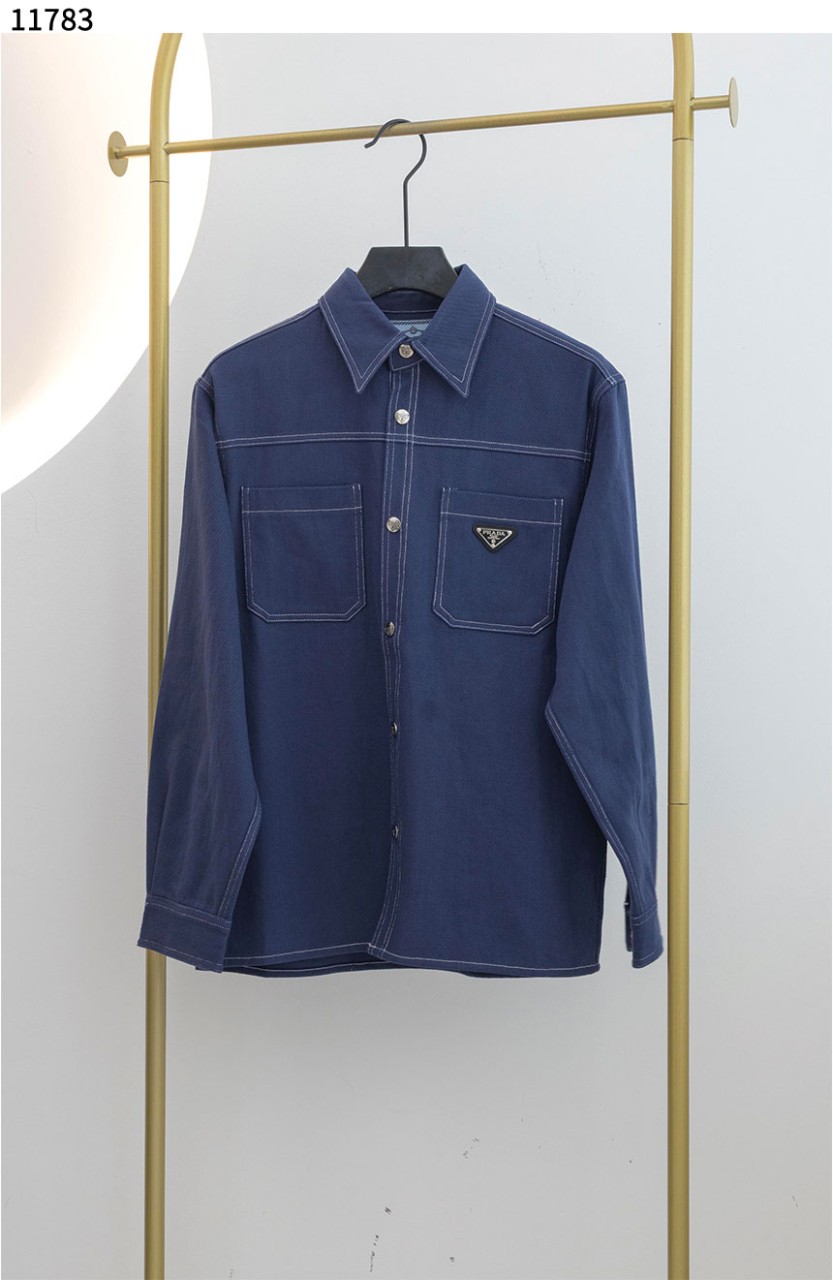 프라다 [PRADA] 라이트 데님 트라이앵글 로고 재킷 블루 신상입고