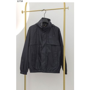 루이비통 [Louis Vuitton] 가슴 패치 후드 자켓 신상입고