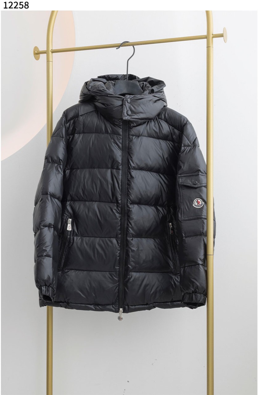 몽클레어 [MONCLER] 블랙 Moncler Maya 탈부착 후드 쇼트 다운 재킷 신상입고