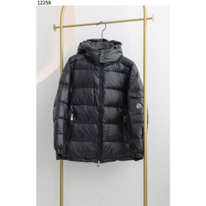 몽클레어 [MONCLER] 블랙 Moncler Maya 탈부착 후드 쇼트 다운 재킷 신상입고