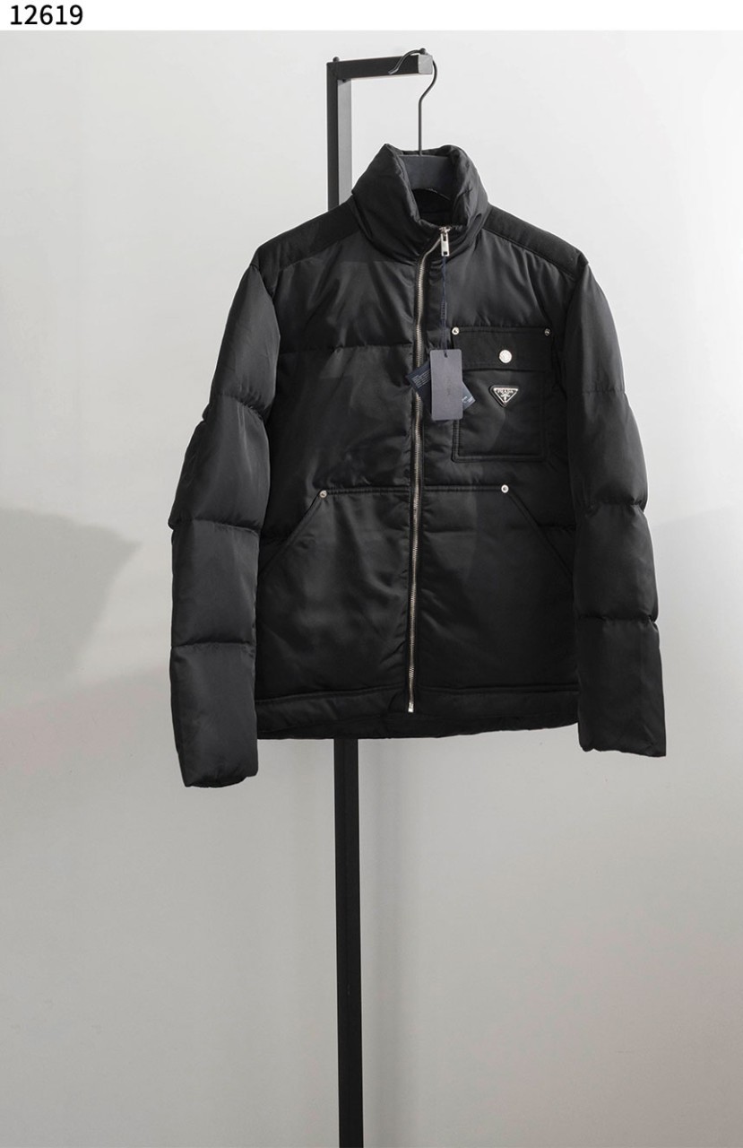 프라다 [PRADA] 리나일론 크롭 다운 재킷 블랙 신상입고