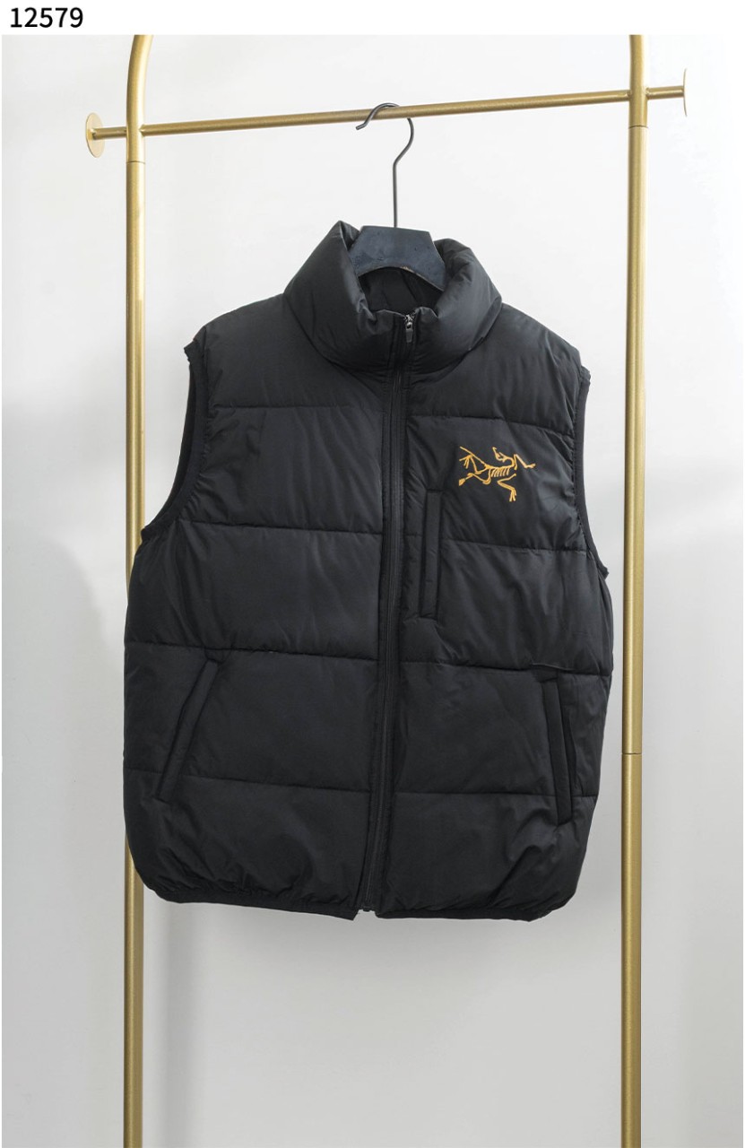 아크테릭스 [ARC'TERYX] 포켓 로고 패딩 조끼 신상입고