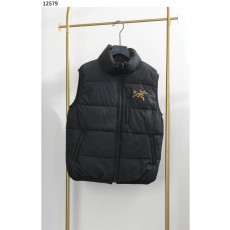아크테릭스 [ARC'TERYX] 포켓 로고 패딩 조끼 신상입고