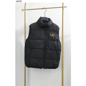 아크테릭스 [ARC'TERYX] 포켓 로고 패딩 조끼 신상입고