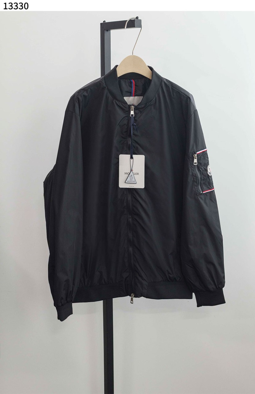 몽클레어 [MONCLER] 블랙 남성 바람막이 자켓 신상입고