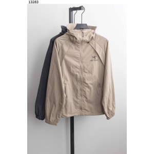 아크테릭스 [ARC'TERYX] 메쉬 바람막이자켓 신상입고