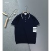 [THOM BROWNE] 톰브라운 사이드 4바 사선 카라 반팔 니트