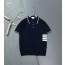 [THOM BROWNE] 톰브라운 사이드 4바 사선 카라 반팔 니트