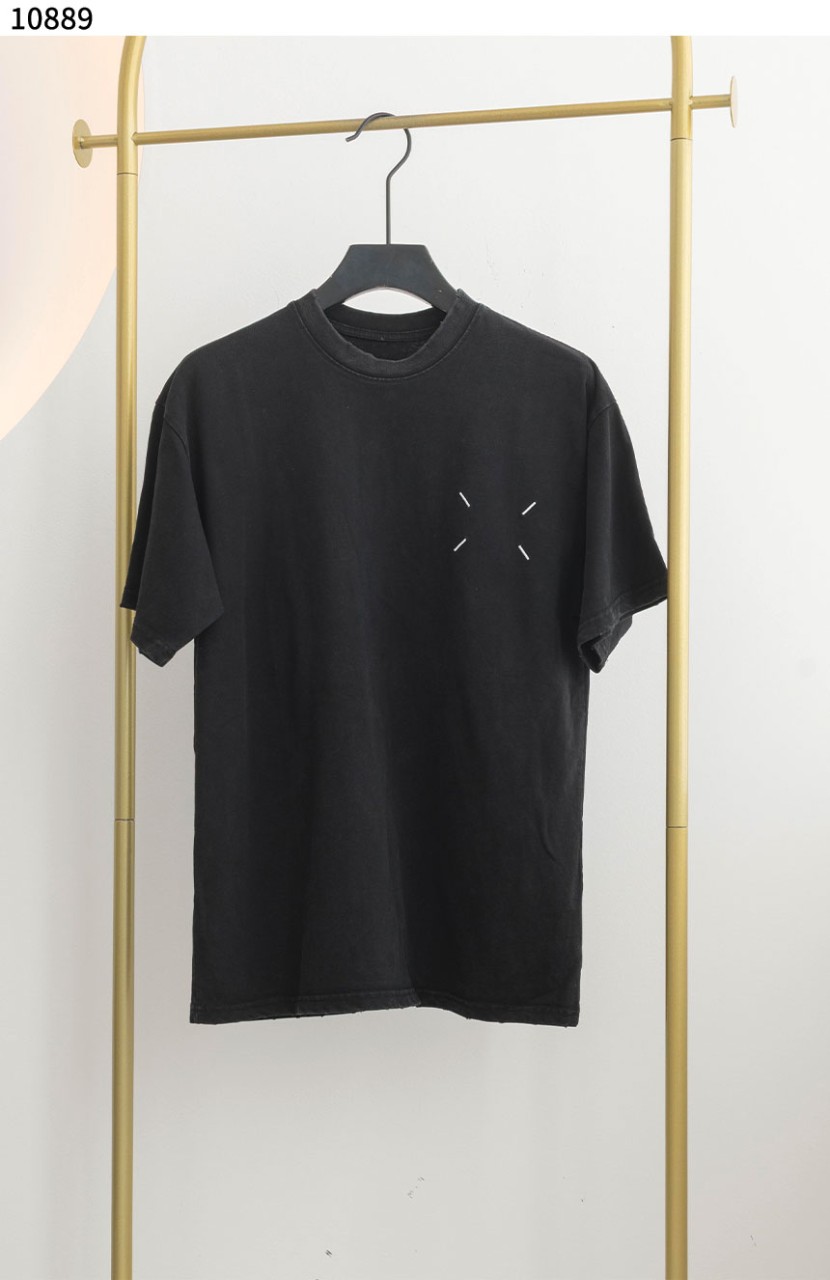 메종마르지엘라 [Maison Margiela] 마르지엘라 스티치 백 넘버링 그래픽 코튼 티셔츠 신상입고