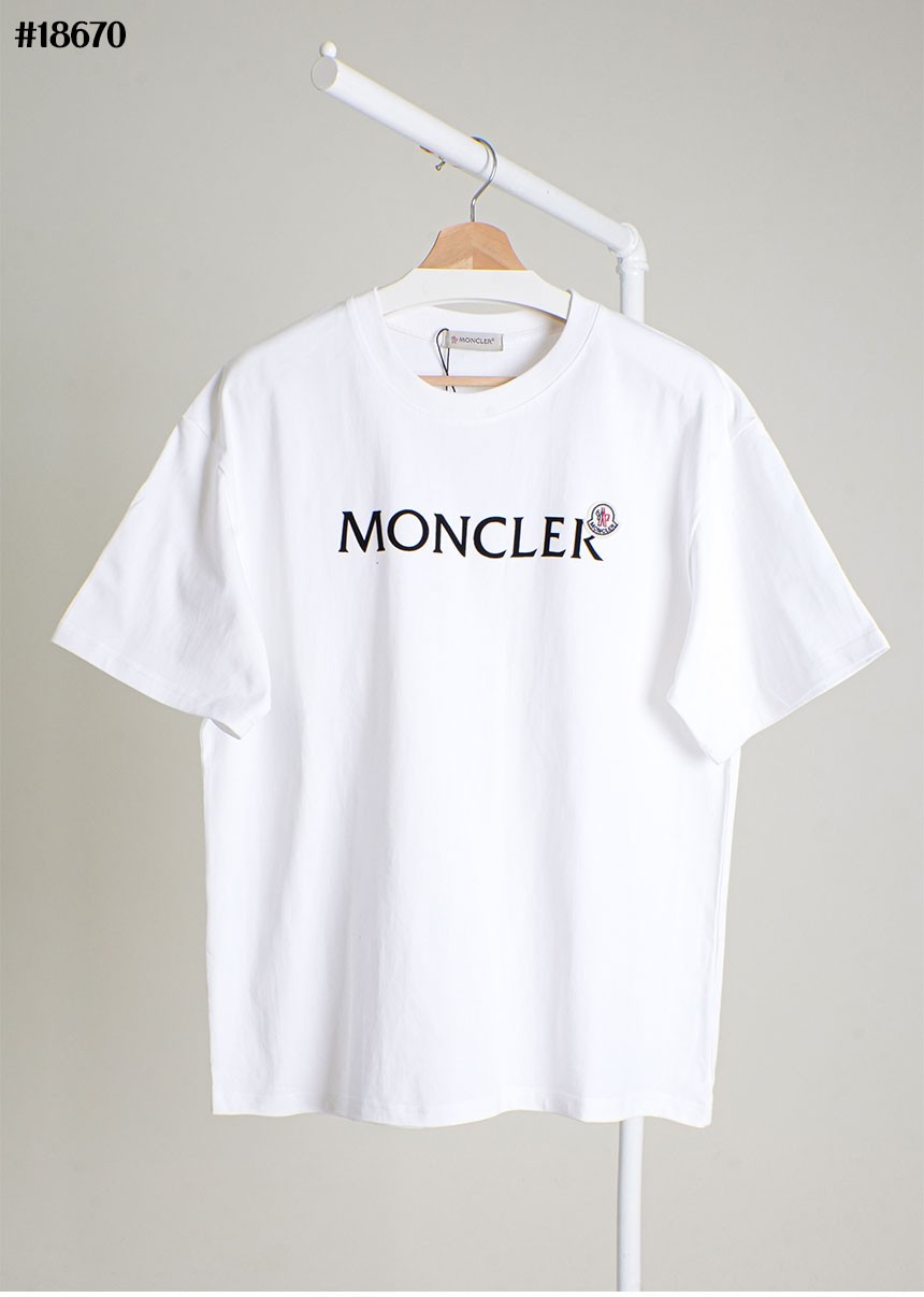 [MONCLER] 몽클레어 와펜 패치 레터링 로고 숏 슬리브 베이직 코튼 티셔츠
