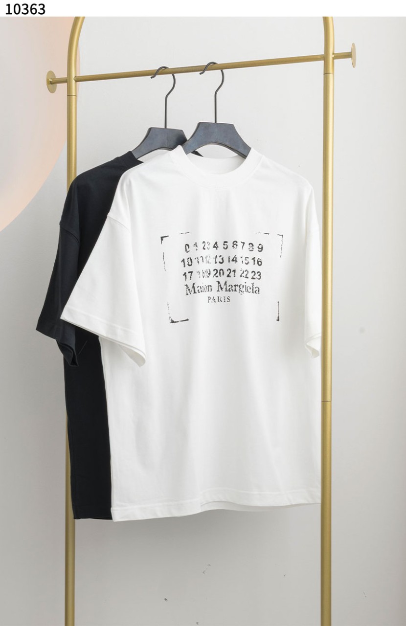 메종마르지엘라 [Maison Margiela] 마르지엘라 픽셀 넘버링 로고 티셔츠 신상입고