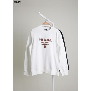 [PRADA] 프라다 밀라노 레더 패치 코튼 맨투맨 티셔츠