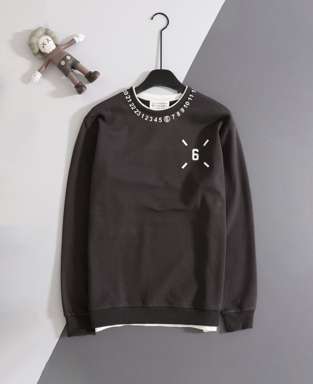메종마르지엘라 [ M*isonmargiela ] 수입 MM6 크루넥 3D 넘버 레이어드 맨투맨 입고
