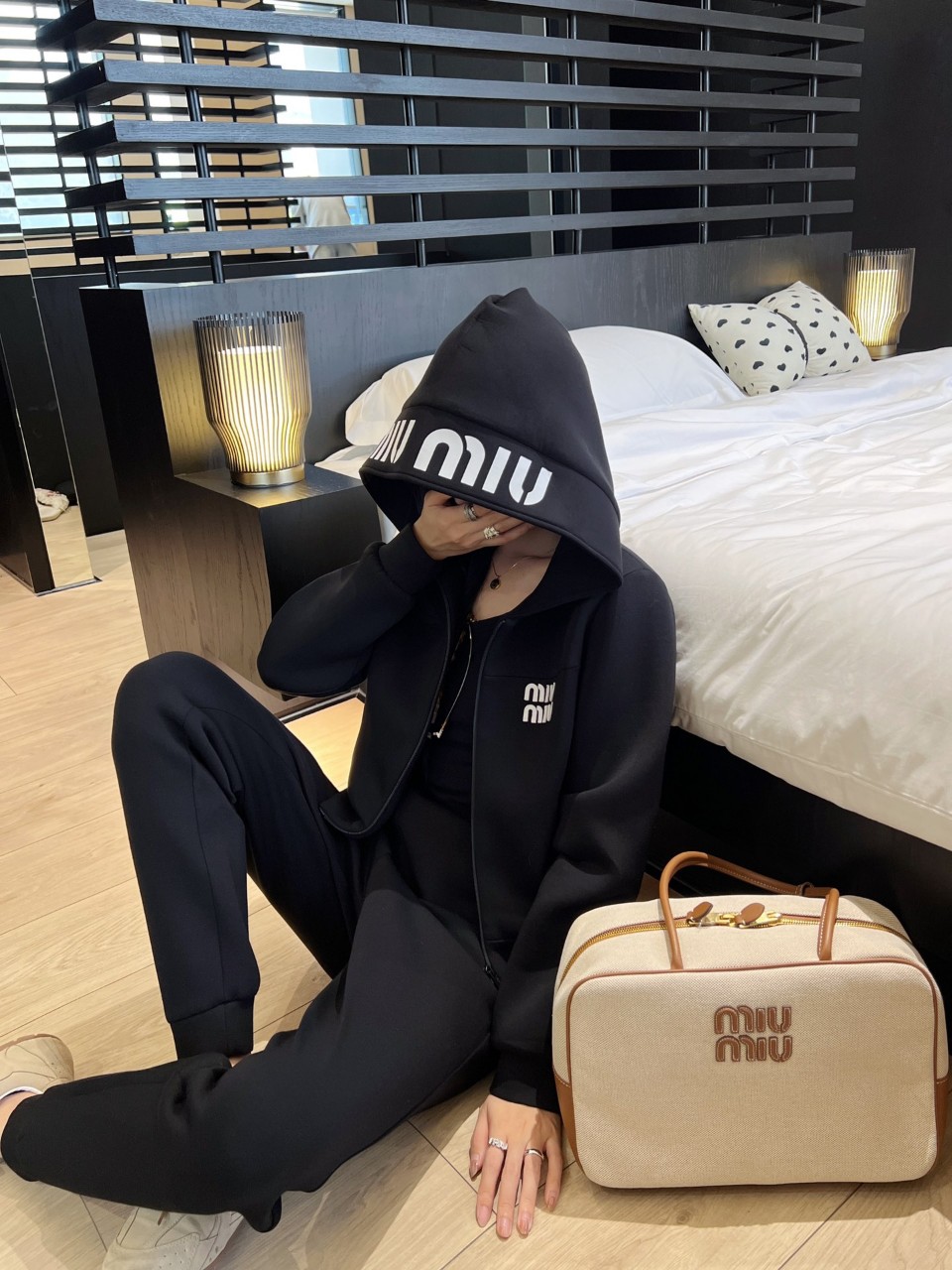 미우미우 [MIU MIU] 미우미우 후드 집업 셋트 신상입고