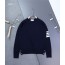 [THOM BROWNE] 톰브라운 밀라노 사선 완장 라운드 니트