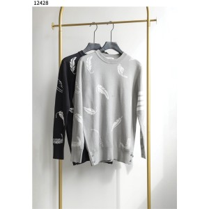 톰브라운 [Thom Browne] 페더 인타르시아 릴렉스 핏 크루넥 풀오버 스웨터 신상입고