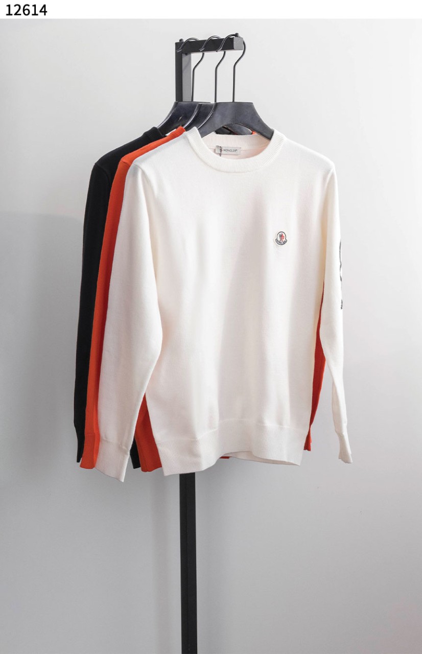 몽클레어 [MONCLER] 남성 라운드 팔 로고 스웨터 신상입고