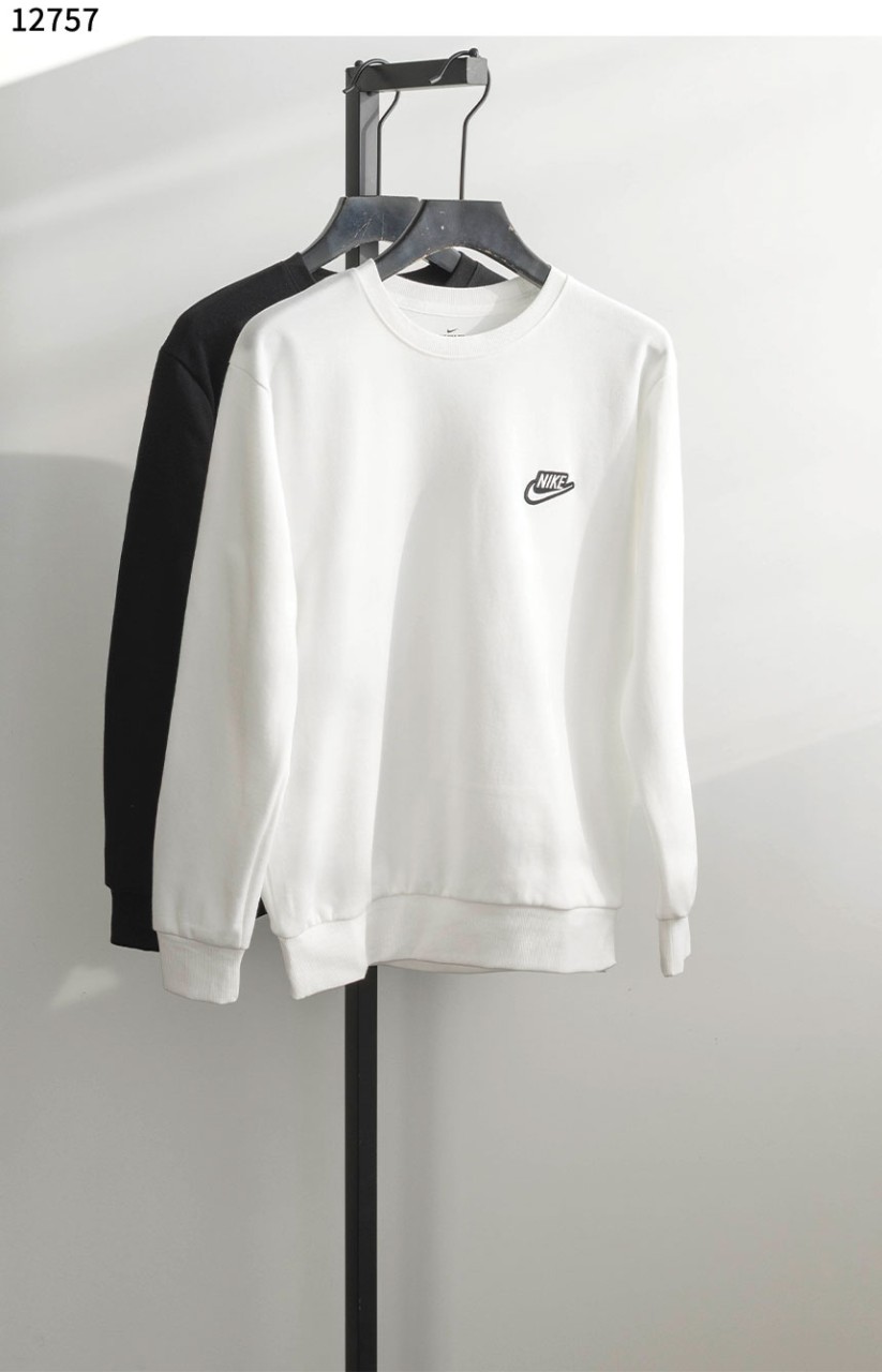 나이키 [NIKE] 스티치 로고 라운드 맨투맨 신상입고