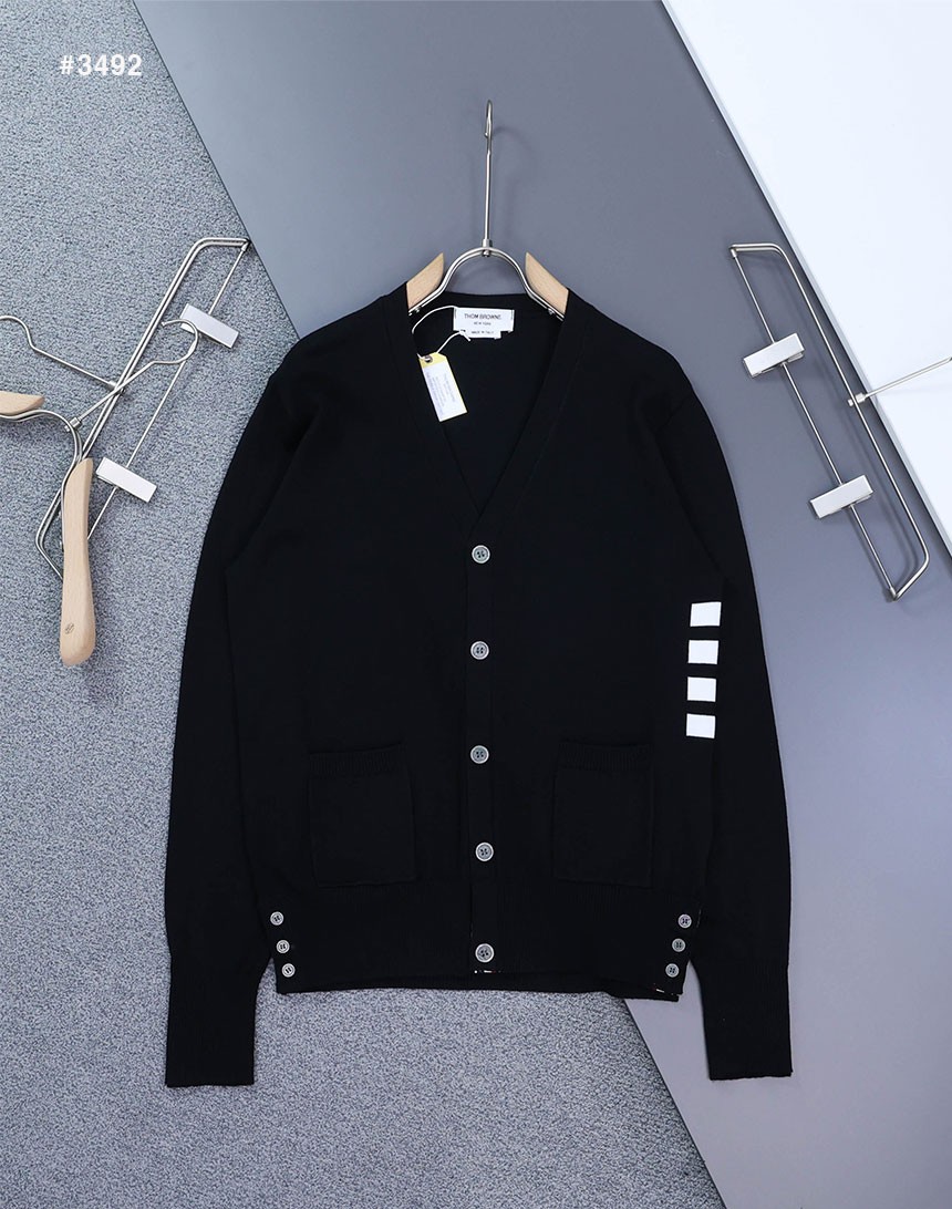 [THOM BROWNE] 톰브라운 남성 밀라노 사선 4바 브이넥 가디건