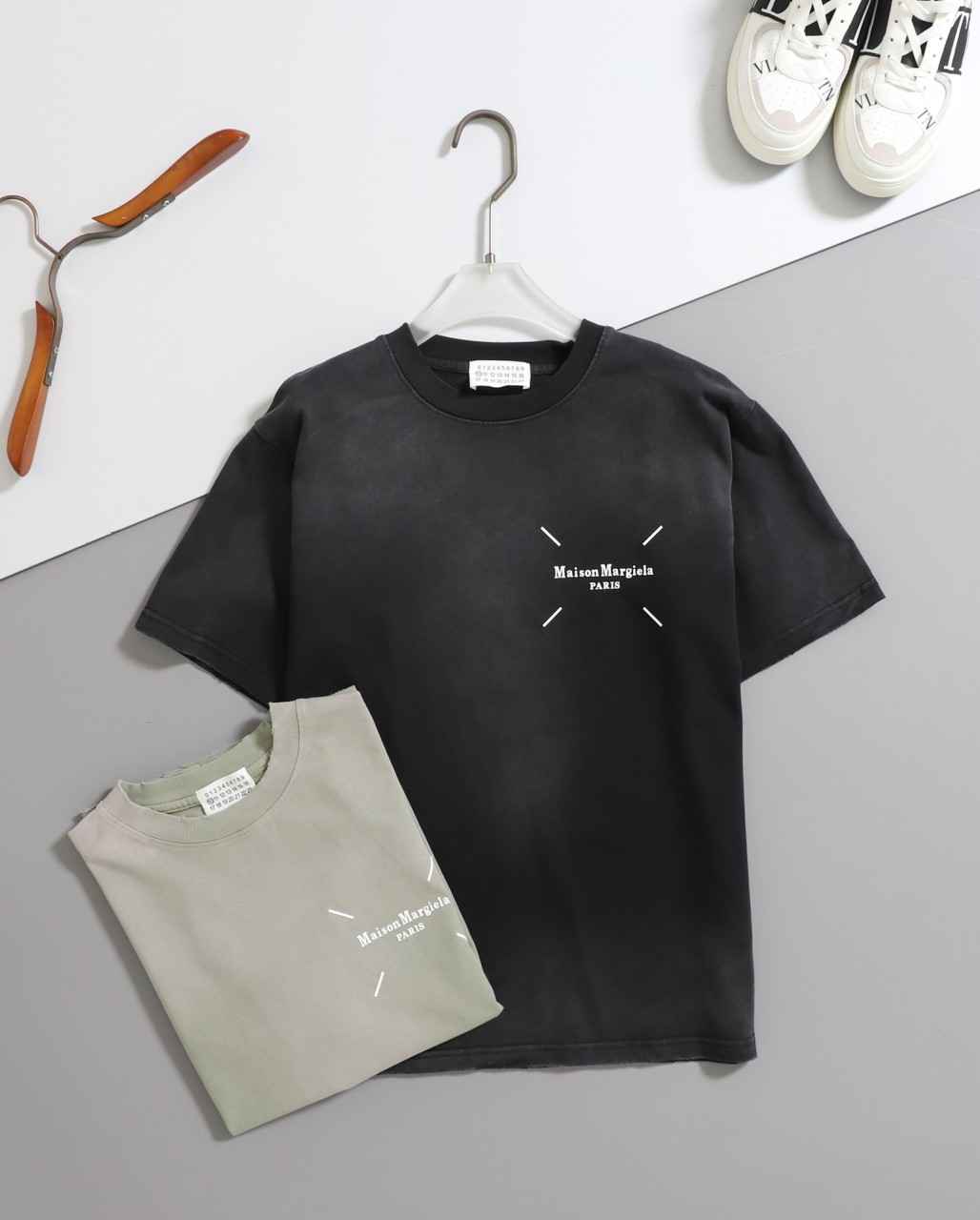 메종마르지엘라 [ M*isonmargiela ] 수입 테이프 프린팅 라운드 반팔 티셔츠 입고