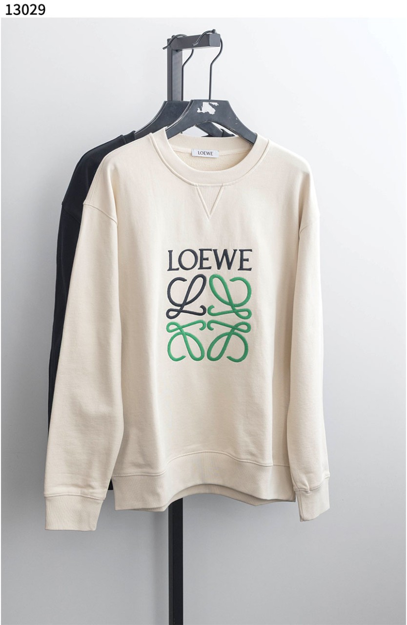 로웨 [LOEWE] 자수 로고 맨투맨 티셔츠 신상입고
