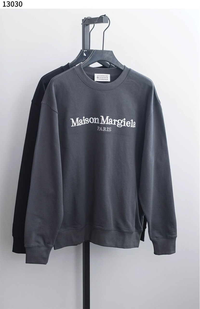 메종마르지엘라 [Maison Margiela] 자수로고 맨투맨 신상입고