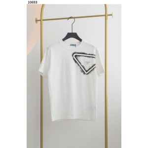 프라다 [PRADA] 프라다 반플레이트 나염 클래식 티셔츠 신상입고