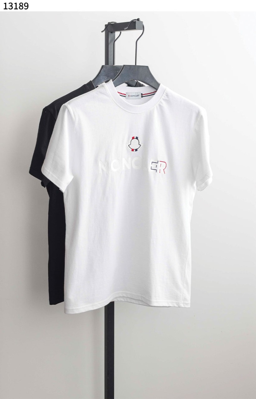 몽클레어 [MONCLER] 심플 라운드 로고 티셔츠 신상입고