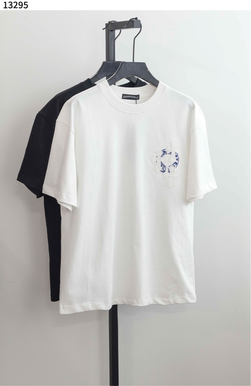 크롬하츠 [Chrome Hearts] 빈티지 십자가 블루 자수 로고 티셔츠 신상입고