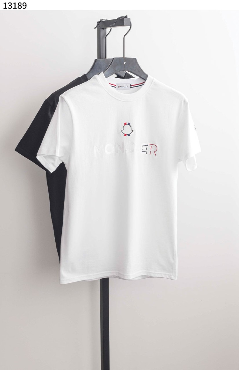 몽클레어 [MONCLER] 심플 라운드 로고 티셔츠 신상입고