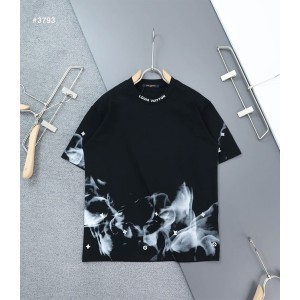 [LOUIS VUITTON] 루이비통 넥 레터링 모노그램 스모크 라운드 반팔 티셔츠