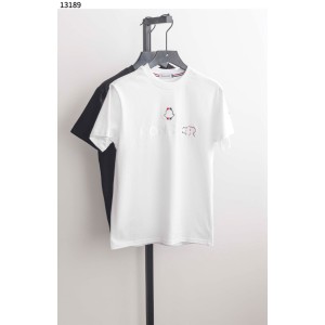 몽클레어 [MONCLER] 심플 라운드 로고 티셔츠 신상입고