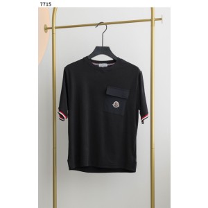 몽클레어 [MONCLER] 몽클레어 로고패치 포켓 크루넥 티셔츠 신상입고