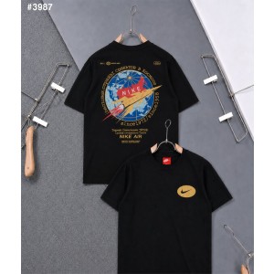 [NIKE] 나이키 골드스우시 NASA 테마 그래픽 티셔츠